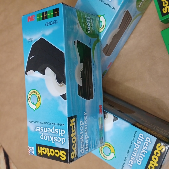 NEW 3 Scotch Tape Desk Dispensers with 3 refill rolls of Magic Tape - Picture 3 of 5